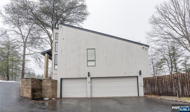 22 Post Lane, Livingston, NJ 07039