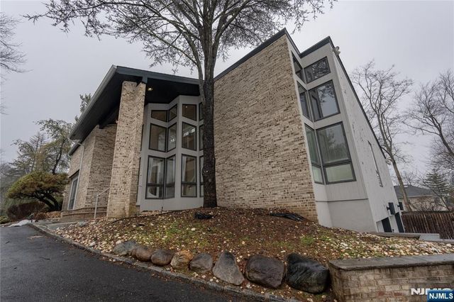 22 Post Lane, Livingston, NJ 07039