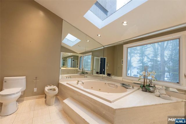 22 Post Lane, Livingston, NJ 07039