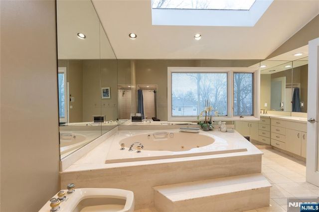 22 Post Lane, Livingston, NJ 07039