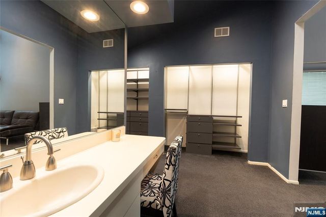 22 Post Lane, Livingston, NJ 07039