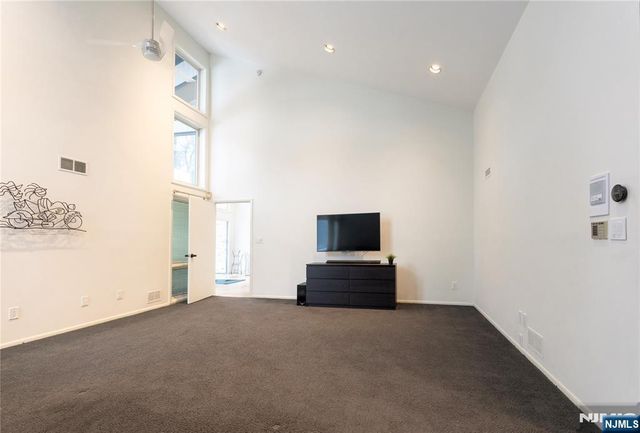 22 Post Lane, Livingston, NJ 07039