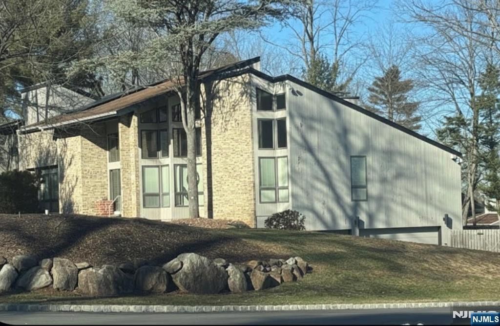 22 Post Lane, Livingston, NJ 07039