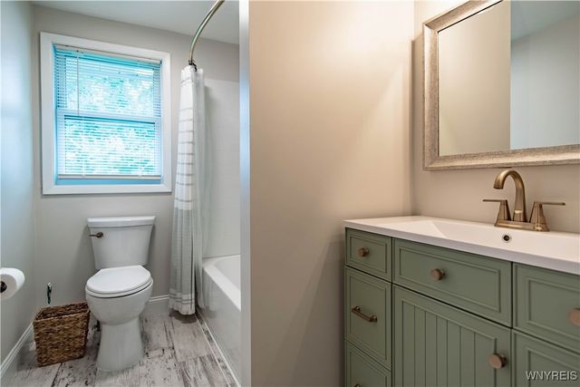 7100 Fieldcrest Drive, Lockport Town, NY 14094