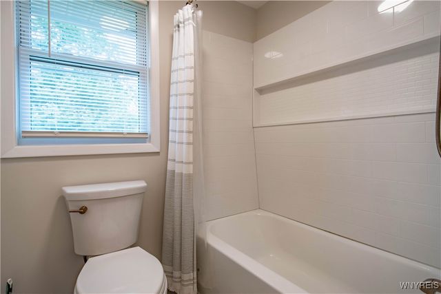 7100 Fieldcrest Drive, Lockport Town, NY 14094