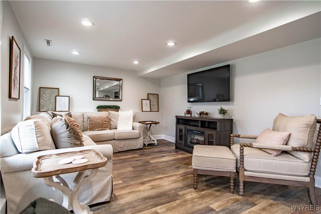 7100 Fieldcrest Drive, Lockport Town, NY 14094