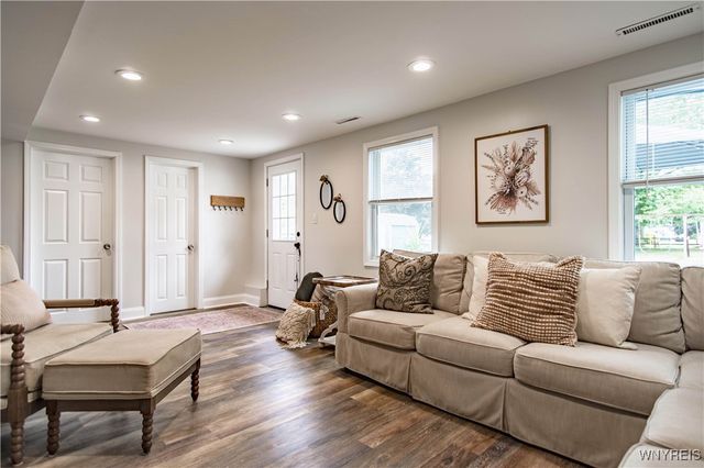 7100 Fieldcrest Drive, Lockport Town, NY 14094