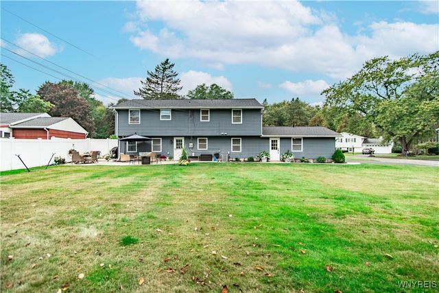 7100 Fieldcrest Drive, Lockport Town, NY 14094