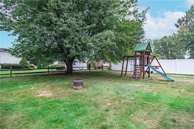 7100 Fieldcrest Drive, Lockport Town, NY 14094