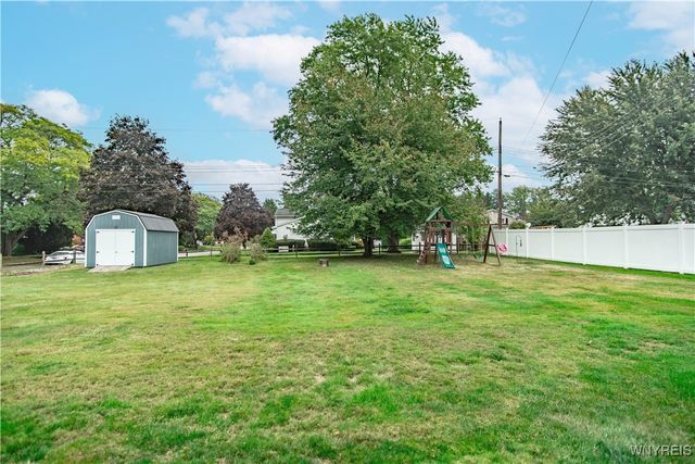 7100 Fieldcrest Drive, Lockport Town, NY 14094