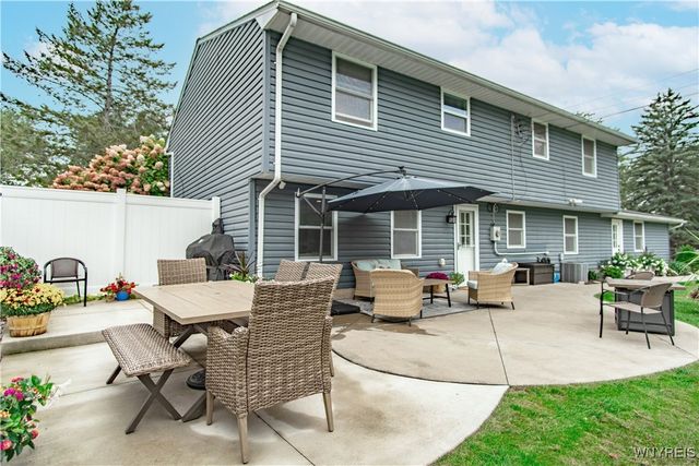 7100 Fieldcrest Drive, Lockport Town, NY 14094