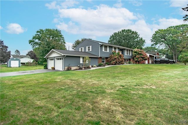 7100 Fieldcrest Drive, Lockport Town, NY 14094