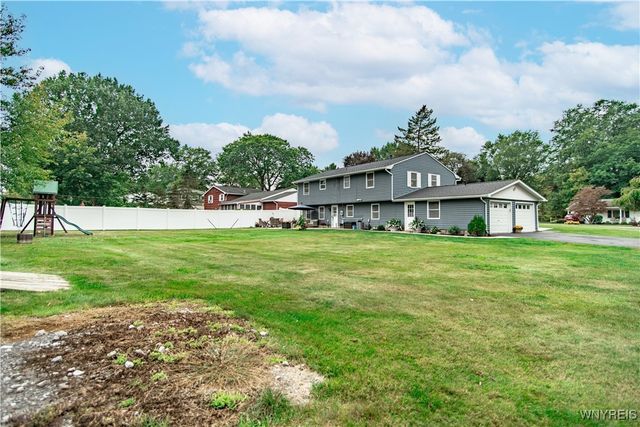 7100 Fieldcrest Drive, Lockport Town, NY 14094