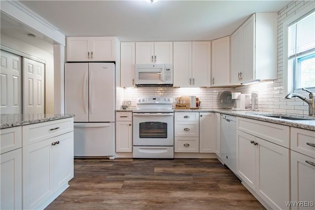 7100 Fieldcrest Drive, Lockport Town, NY 14094