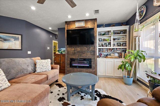 15 Ashland Avenue, Brandon, MS 39047