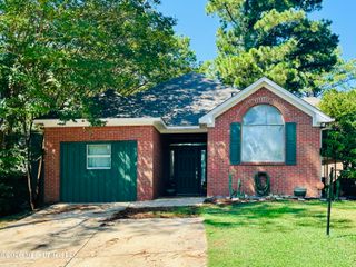 15 Ashland Avenue, Brandon, MS 39047