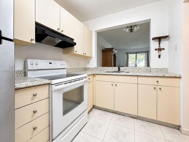 14925 SW 104th St 3-104, Miami, FL 33196