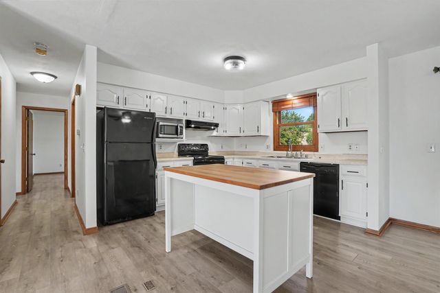 455 Tannin Court, Dubuque, IA 52003