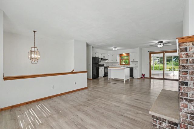 455 Tannin Court, Dubuque, IA 52003