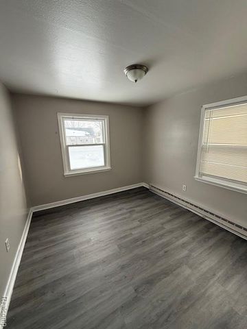 22763 Almond Avenue, Eastpointe, MI 48021