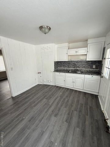22763 Almond Avenue, Eastpointe, MI 48021