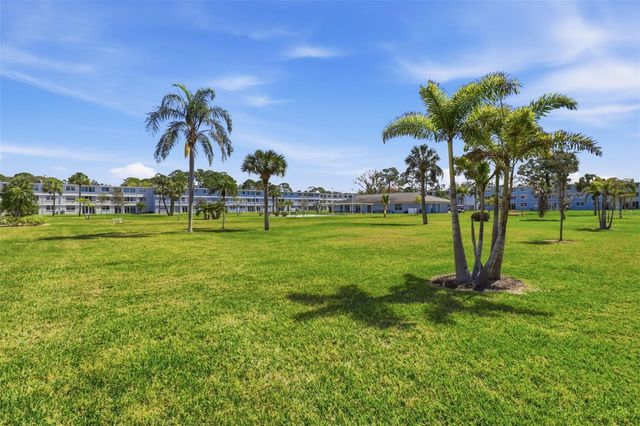 4895 BAY STREET NE 110, St Petersburg, FL 33703