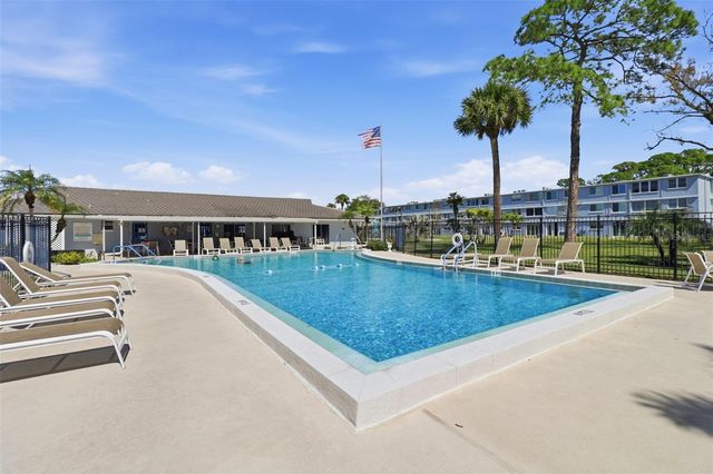 4895 BAY STREET NE 110, St Petersburg, FL 33703