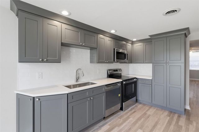 4895 BAY STREET NE 110, St Petersburg, FL 33703