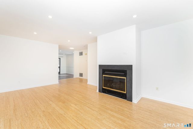 78 Crossroads Lane 78, Glastonbury, CT 06033