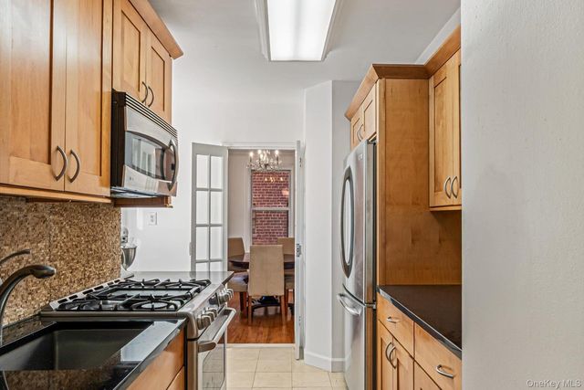 72-10 112th Street 3B, Forest Hills, NY 11375