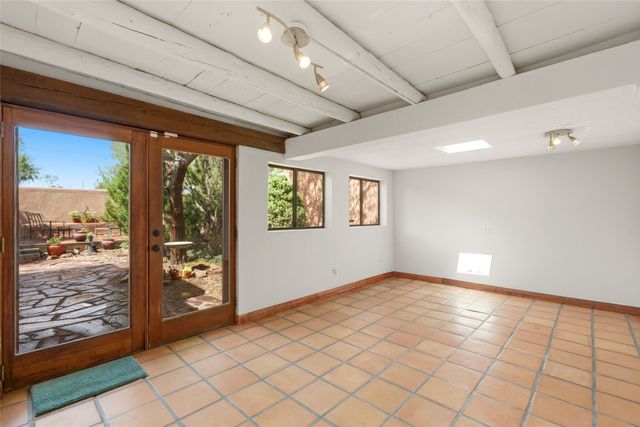 2201 Paseo de los Chamisos, Santa Fe, NM 87505
