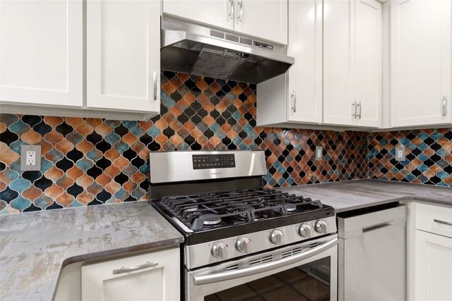 2201 Paseo de los Chamisos, Santa Fe, NM 87505