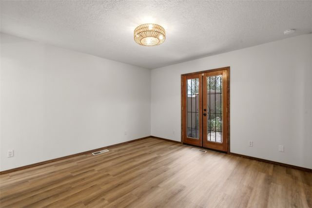 2201 Paseo de los Chamisos, Santa Fe, NM 87505