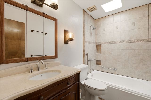 2201 Paseo de los Chamisos, Santa Fe, NM 87505