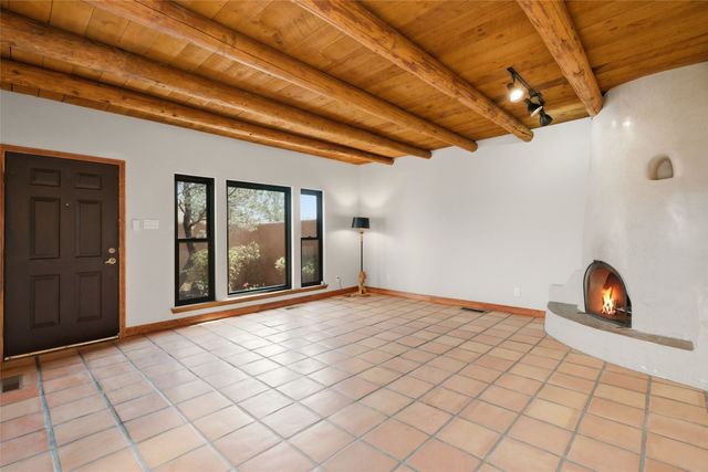 2201 Paseo de los Chamisos, Santa Fe, NM 87505