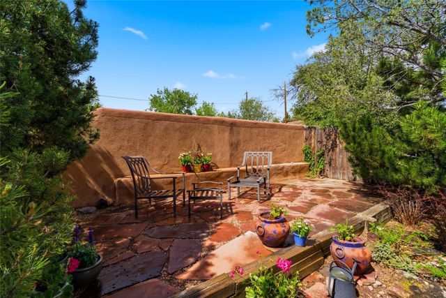 2201 Paseo de los Chamisos, Santa Fe, NM 87505