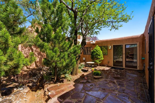 2201 Paseo de los Chamisos, Santa Fe, NM 87505