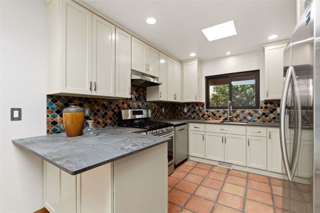2201 Paseo de los Chamisos, Santa Fe, NM 87505