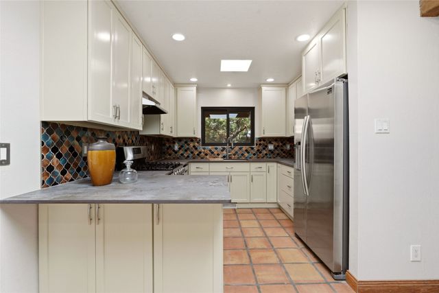 2201 Paseo de los Chamisos, Santa Fe, NM 87505