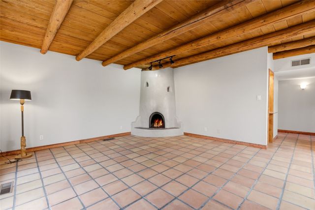 2201 Paseo de los Chamisos, Santa Fe, NM 87505