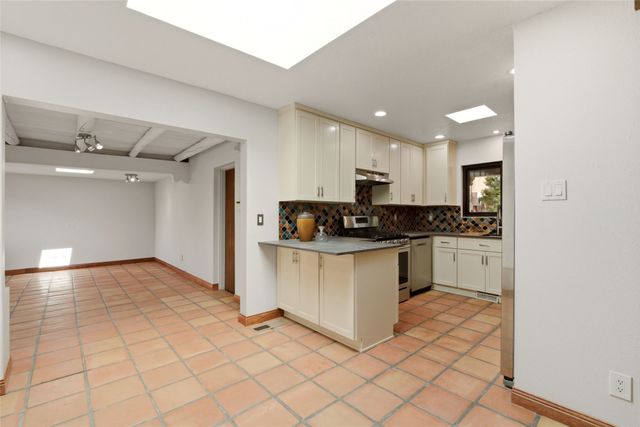 2201 Paseo de los Chamisos, Santa Fe, NM 87505