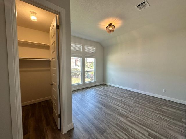 240 Brentwood DR, Austin, TX 78737