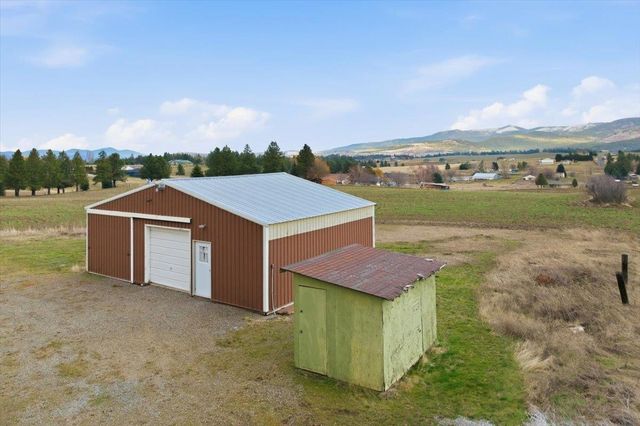 5621 S Conklin Rd, Greenacres, WA 99016