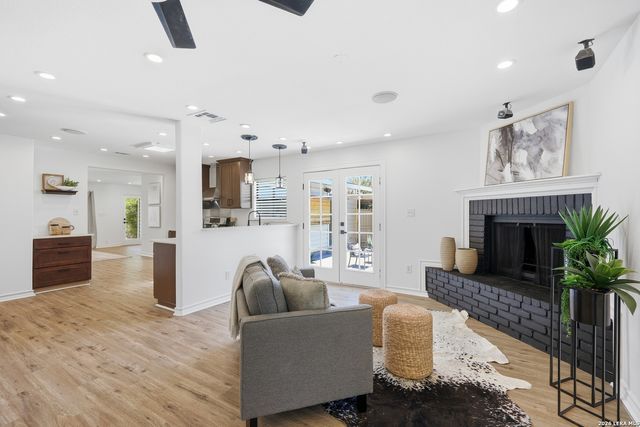 334 Karen Ln, San Antonio, TX 78209