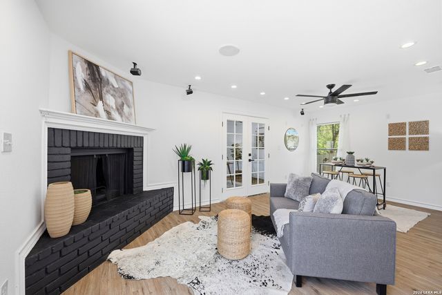 334 Karen Ln, San Antonio, TX 78209