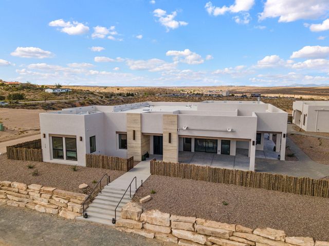 716 Colorado Mountain Road NE, Rio Rancho, NM 87124