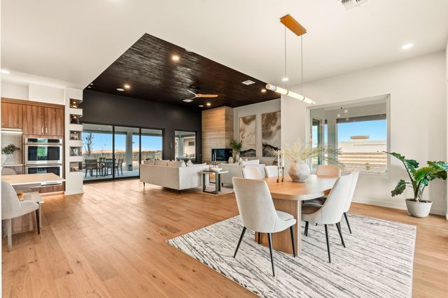716 Colorado Mountain Road NE, Rio Rancho, NM 87124