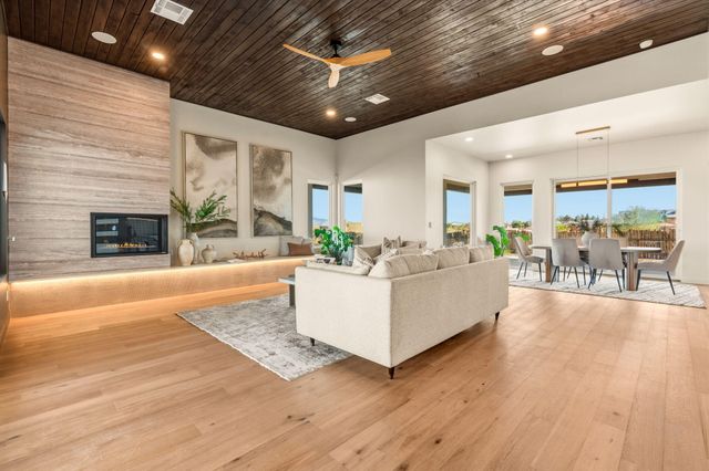 716 Colorado Mountain Road NE, Rio Rancho, NM 87124