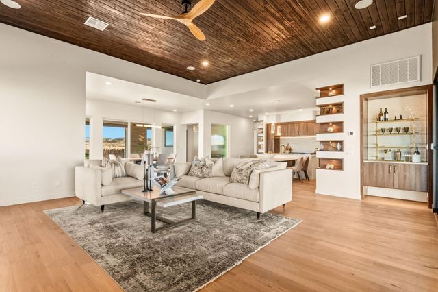 716 Colorado Mountain Road NE, Rio Rancho, NM 87124