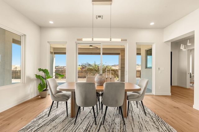 716 Colorado Mountain Road NE, Rio Rancho, NM 87124